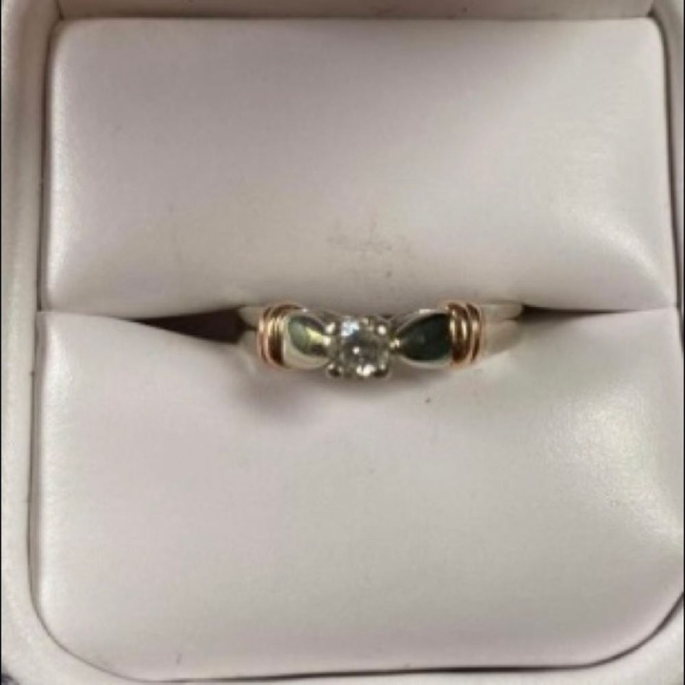 Vintage claw set round cut brilliant diamond ring